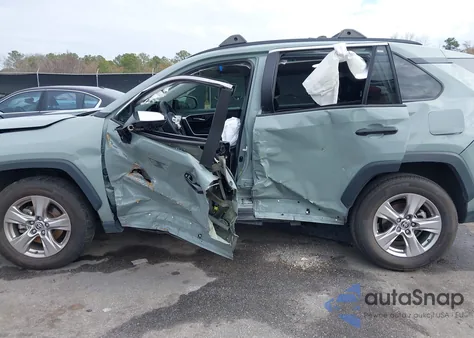 2022 Toyota Rav4 Xle z USA, uszkodzony, nr VIN 2T3W1RFVXNW225558